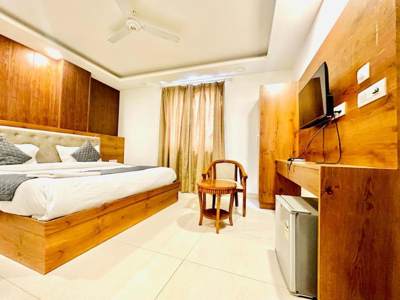 Hotel Galaxy Inn Near Delhi International Airport Nueva Delhi Exterior foto