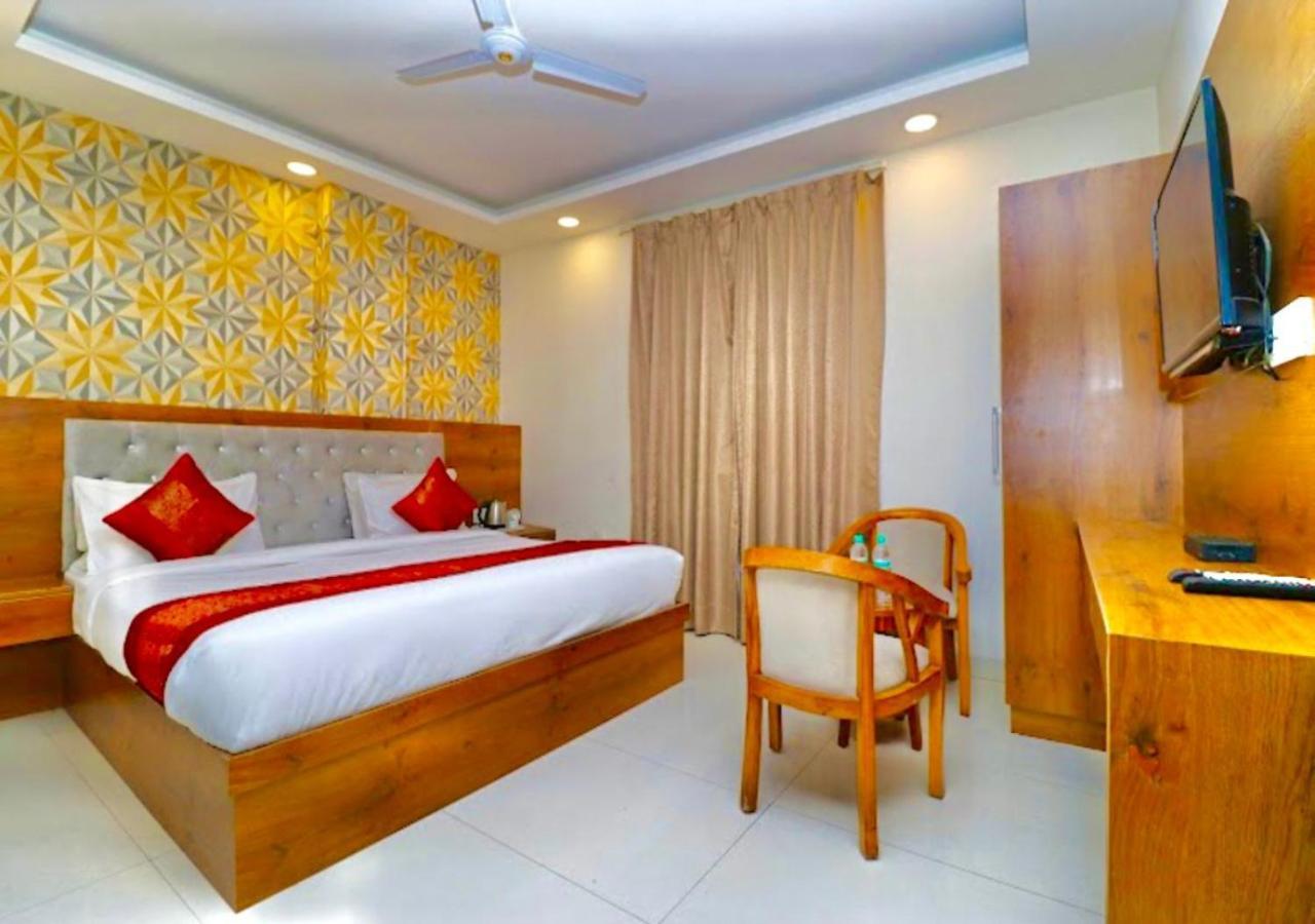 Hotel Galaxy Inn Near Delhi International Airport Nueva Delhi Exterior foto
